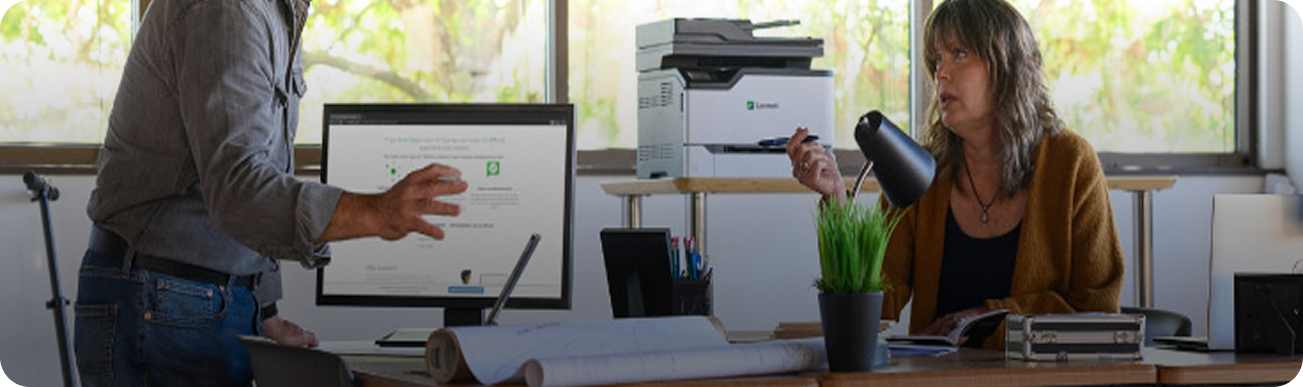 Ambiente de escritório moderno com profissionais trabalhando