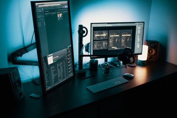 O Xopvision integra com os monitores e videowalls que já tenho instalados?